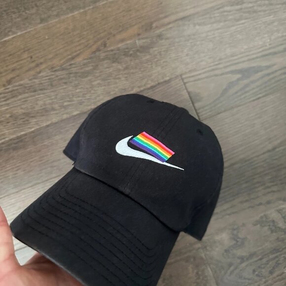 Nike Be True LGBTQ Pride Flag Heritage 86 Cap - Picture 1 of 6
